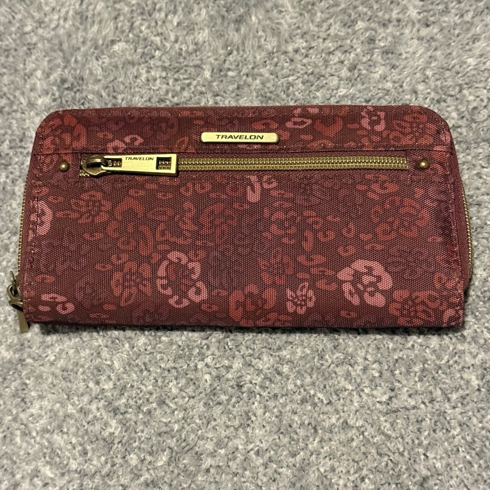 Travelon Zip Around Burgundy Red Floral Wristlet/ Wallet RFID Tech New NWOT